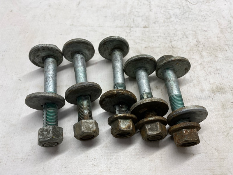 Болт развальный Volkswagen Touareg 7LA (б/у) Болт развальный Volkswagen Touareg 7LA (б/у)