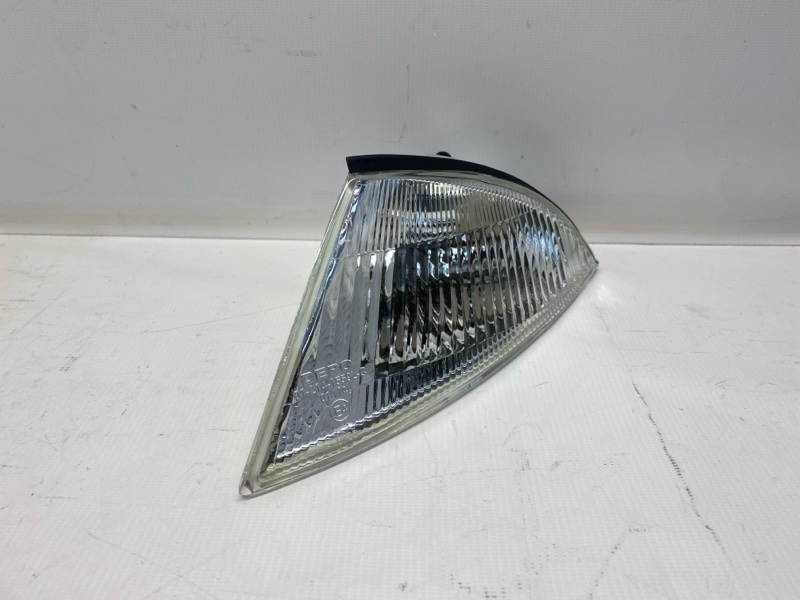 Поворотник Mitsubishi Carisma DA1A 1998 левый Поворотник Mitsubishi Carisma DA1A 1998 левый