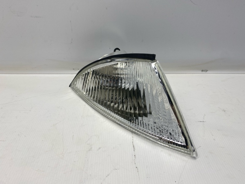 Поворотник Mitsubishi Carisma DA1A 1998 правый Поворотник Mitsubishi Carisma DA1A 1998 правый