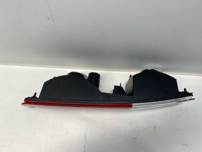 Фонарь стоп-сигнала Mitsubishi Pajero V21C 2001 правый Фонарь стоп-сигнала Mitsubishi Pajero V21C 2001 правый