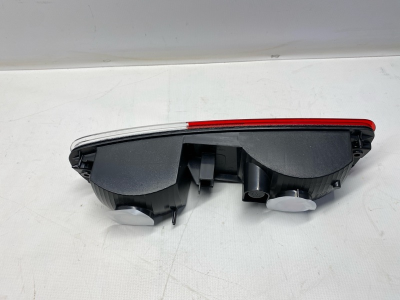 Фонарь стоп-сигнала Mitsubishi Pajero V21C 2001 правый Фонарь стоп-сигнала Mitsubishi Pajero V21C 2001 правый