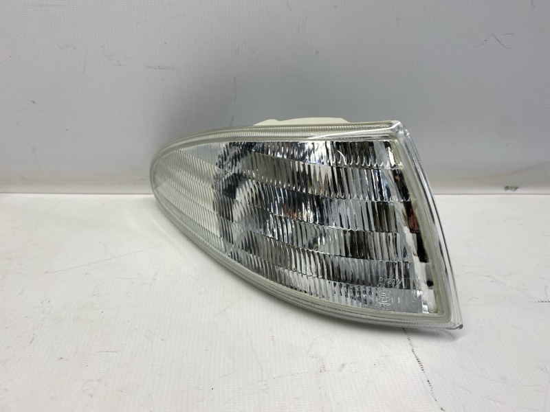 Поворотник FORD Mondeo GBP 1994 передний правый Поворотник FORD Mondeo GBP 1994 передний правый