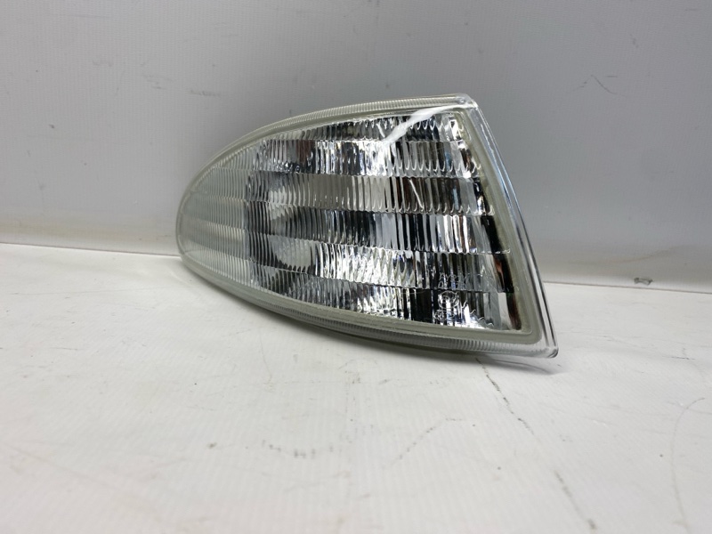 Поворотник FORD Mondeo GBP 1994 передний правый Поворотник FORD Mondeo GBP 1994 передний правый