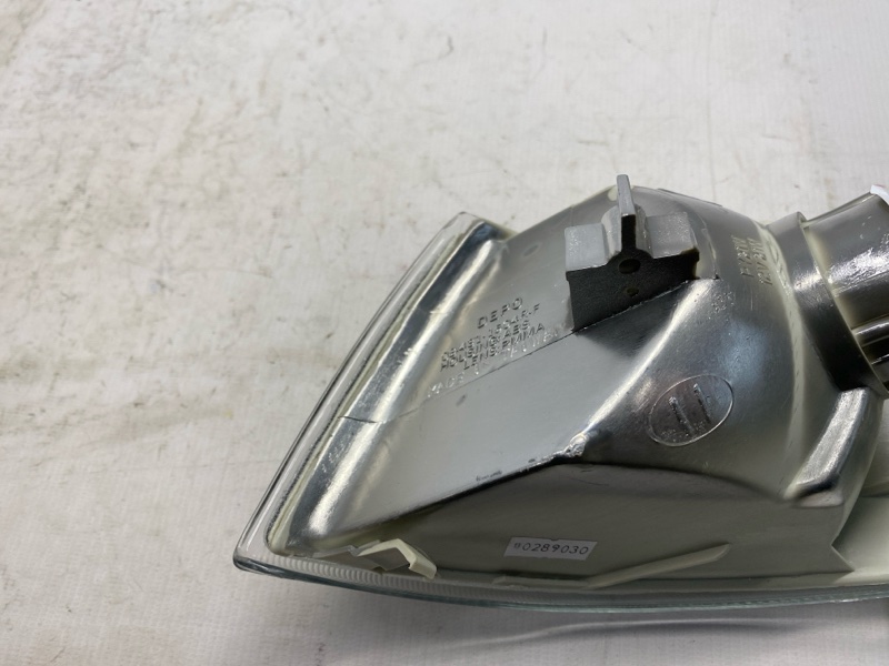 Поворотник FORD Mondeo GBP 1994 передний правый Поворотник FORD Mondeo GBP 1994 передний правый