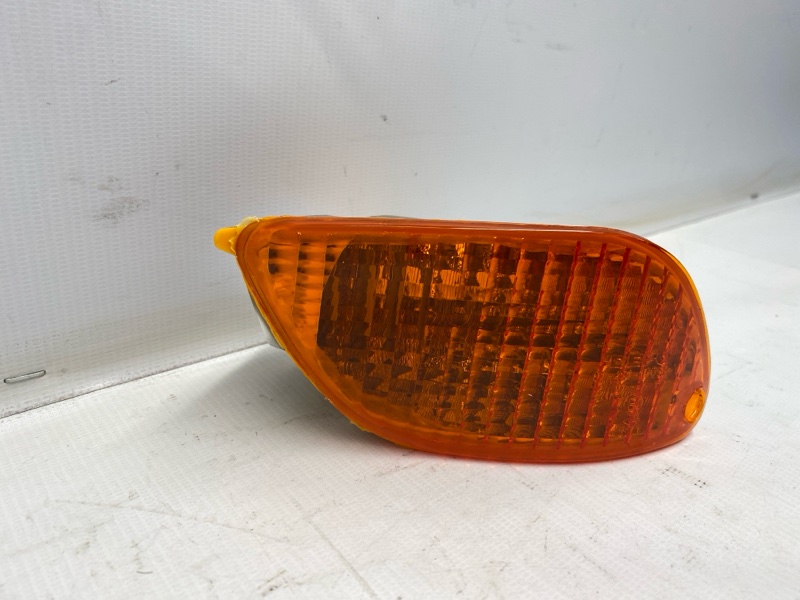 Поворотник FORD FOCUS DAW 2000 передний правый Поворотник FORD FOCUS DAW 2000 передний правый