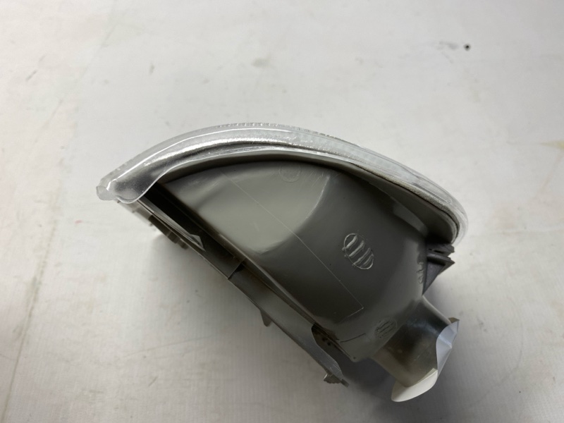 Поворотник AUDI 100 443 1987 правый Поворотник AUDI 100 443 1987 правый