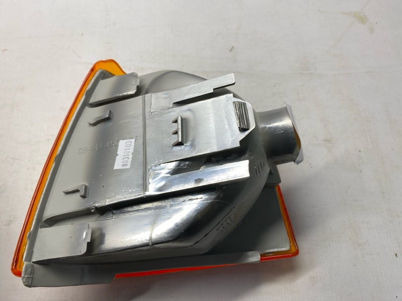 Поворотник AUDI 100 443 1997 передний правый Поворотник AUDI 100 443 1997 передний правый