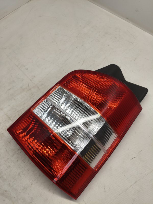 Фонарь стоп-сигнала Volkswagen Transporter T5 2006 задний правый Фонарь стоп-сигнала Volkswagen Transporter T5 2006 задний правый