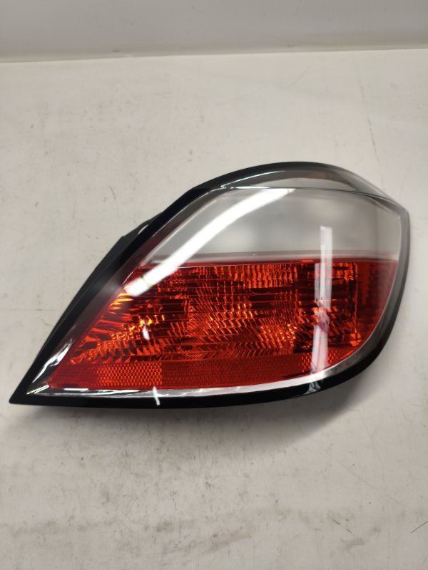 Фонарь стоп-сигнала Opel Astra L67 2007 задний правый Фонарь стоп-сигнала Opel Astra L67 2007 задний правый