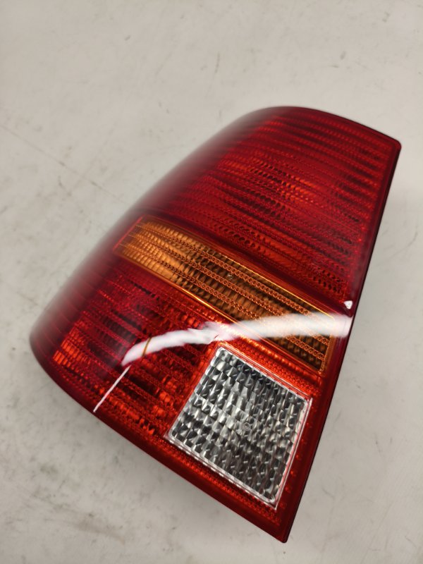 Фонарь стоп-сигнала Volkswagen Golf 1E7 2003 задний левый Фонарь стоп-сигнала Volkswagen Golf 1E7 2003 задний левый