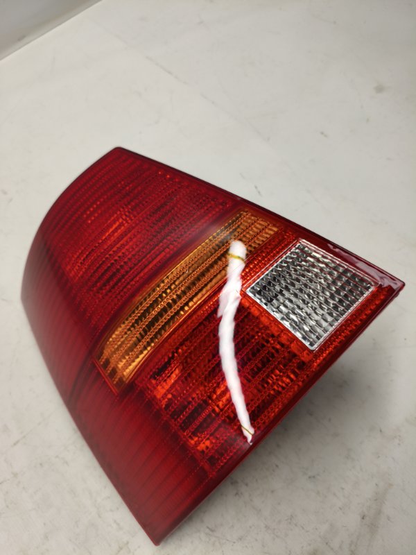 Фонарь стоп-сигнала Volkswagen Golf 1E7 2003 задний левый Фонарь стоп-сигнала Volkswagen Golf 1E7 2003 задний левый