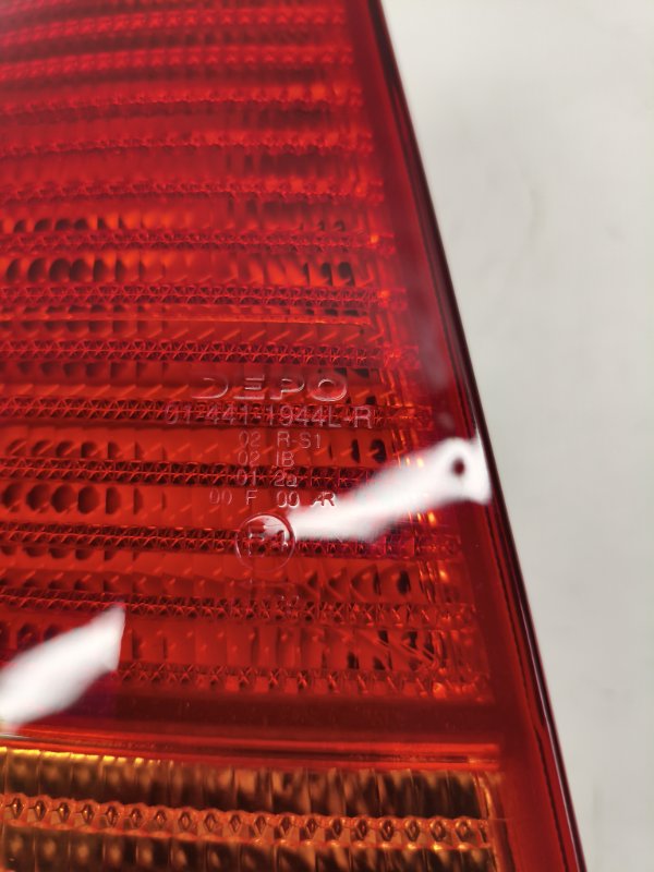 Фонарь стоп-сигнала Volkswagen Golf 1E7 2003 задний левый Фонарь стоп-сигнала Volkswagen Golf 1E7 2003 задний левый