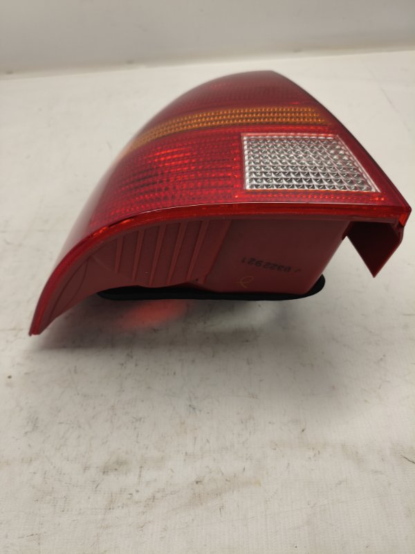 Фонарь стоп-сигнала Volkswagen Golf 1E7 2003 задний левый Фонарь стоп-сигнала Volkswagen Golf 1E7 2003 задний левый