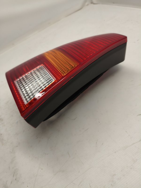 Фонарь стоп-сигнала Volkswagen Golf 1E7 2003 задний левый Фонарь стоп-сигнала Volkswagen Golf 1E7 2003 задний левый