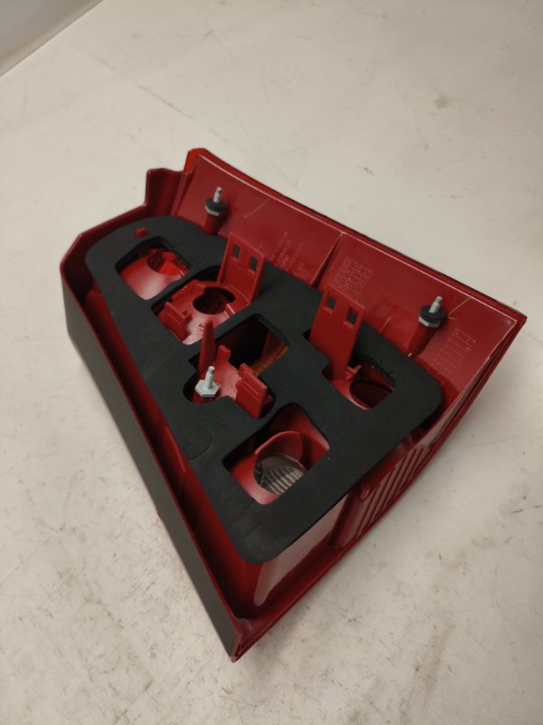 Фонарь стоп-сигнала Volkswagen Golf 1E7 2003 задний левый Фонарь стоп-сигнала Volkswagen Golf 1E7 2003 задний левый