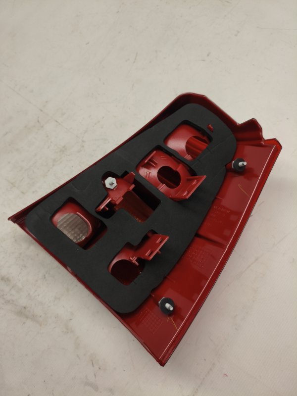 Фонарь стоп-сигнала Volkswagen Golf 1E7 2003 задний левый Фонарь стоп-сигнала Volkswagen Golf 1E7 2003 задний левый