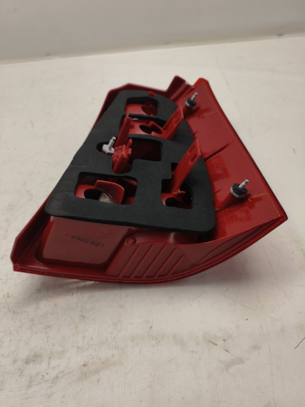 Фонарь стоп-сигнала Volkswagen Golf 1E7 2003 задний левый Фонарь стоп-сигнала Volkswagen Golf 1E7 2003 задний левый