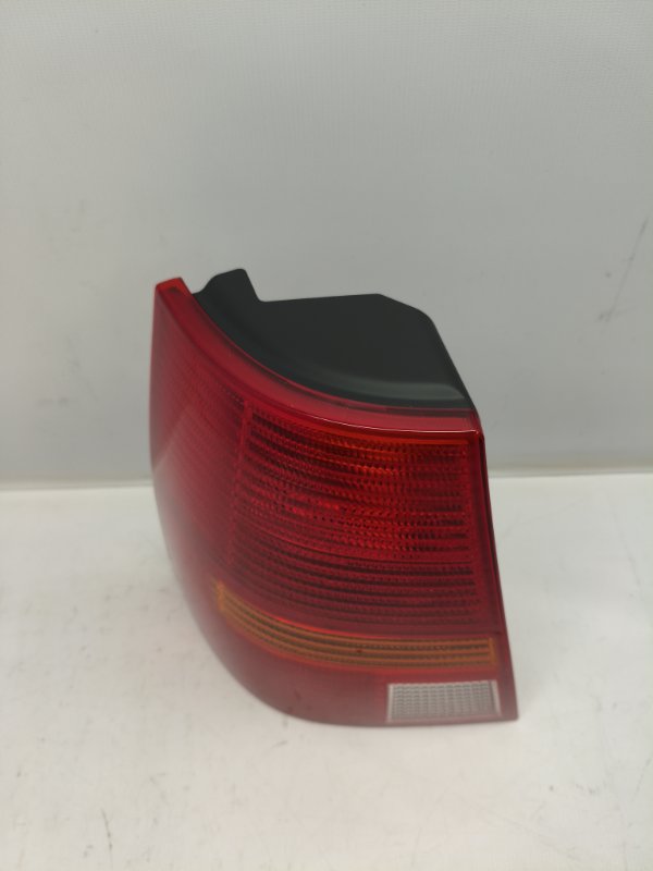 Фонарь стоп-сигнала Volkswagen Golf 1E7 2003 задний левый Фонарь стоп-сигнала Volkswagen Golf 1E7 2003 задний левый