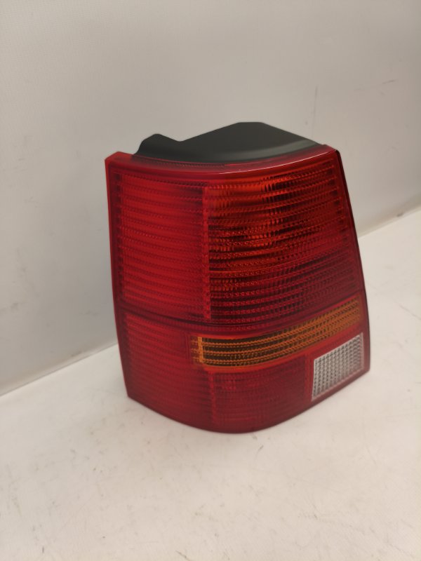 Фонарь стоп-сигнала Volkswagen Golf 1E7 2003 задний левый Фонарь стоп-сигнала Volkswagen Golf 1E7 2003 задний левый