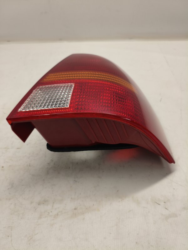 Фонарь стоп-сигнала Volkswagen Golf 1E7 2003 задний правый Фонарь стоп-сигнала Volkswagen Golf 1E7 2003 задний правый