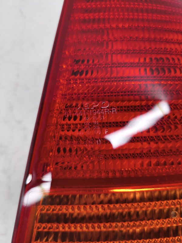 Фонарь стоп-сигнала Volkswagen Golf 1E7 2003 задний правый Фонарь стоп-сигнала Volkswagen Golf 1E7 2003 задний правый