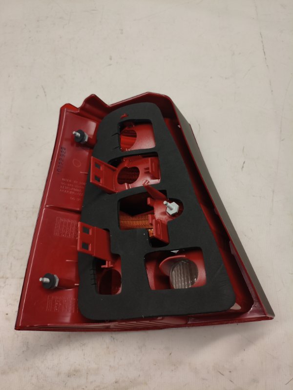 Фонарь стоп-сигнала Volkswagen Golf 1E7 2003 задний правый Фонарь стоп-сигнала Volkswagen Golf 1E7 2003 задний правый