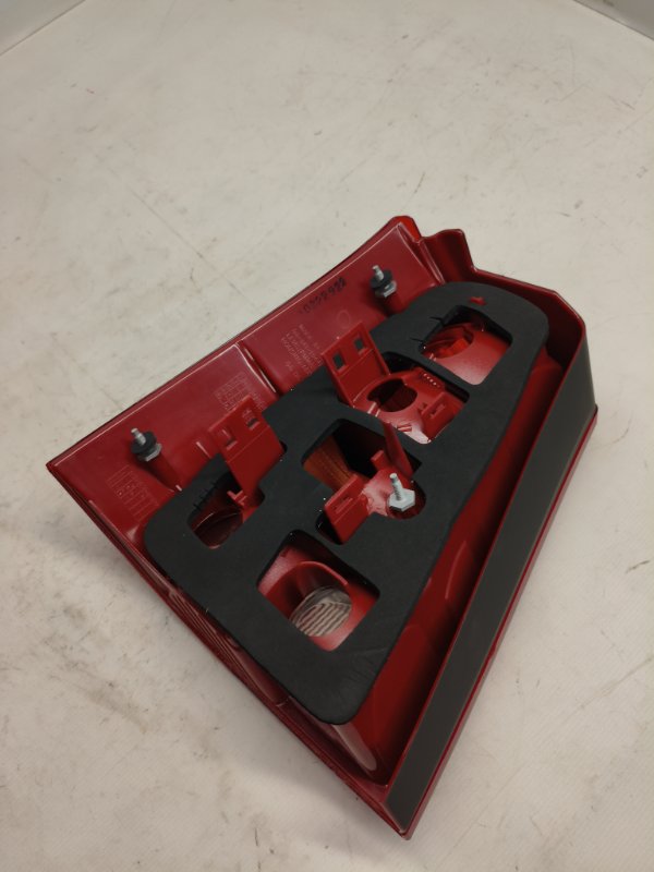 Фонарь стоп-сигнала Volkswagen Golf 1E7 2003 задний правый Фонарь стоп-сигнала Volkswagen Golf 1E7 2003 задний правый