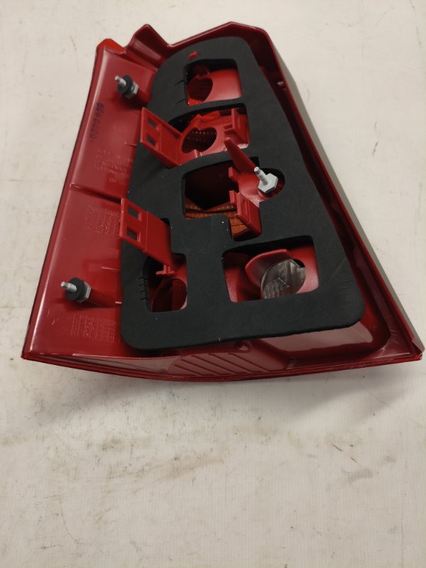 Фонарь стоп-сигнала Volkswagen Golf 1E7 2003 задний правый Фонарь стоп-сигнала Volkswagen Golf 1E7 2003 задний правый