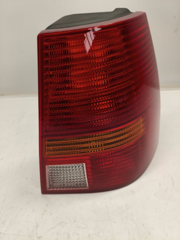 Фонарь стоп-сигнала Volkswagen Golf 1E7 2003 задний правый Фонарь стоп-сигнала Volkswagen Golf 1E7 2003 задний правый