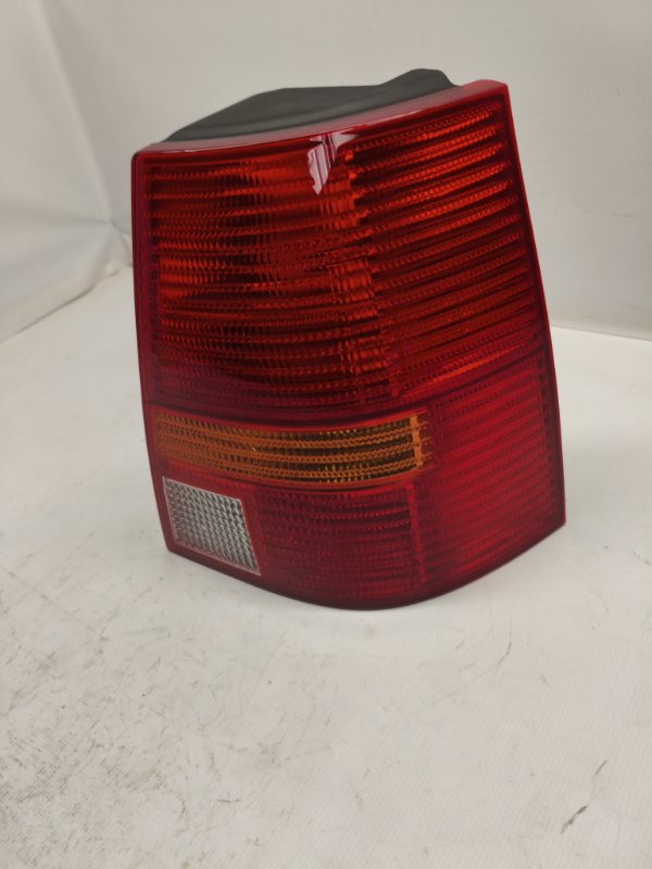 Фонарь стоп-сигнала Volkswagen Golf 1E7 2003 задний правый Фонарь стоп-сигнала Volkswagen Golf 1E7 2003 задний правый