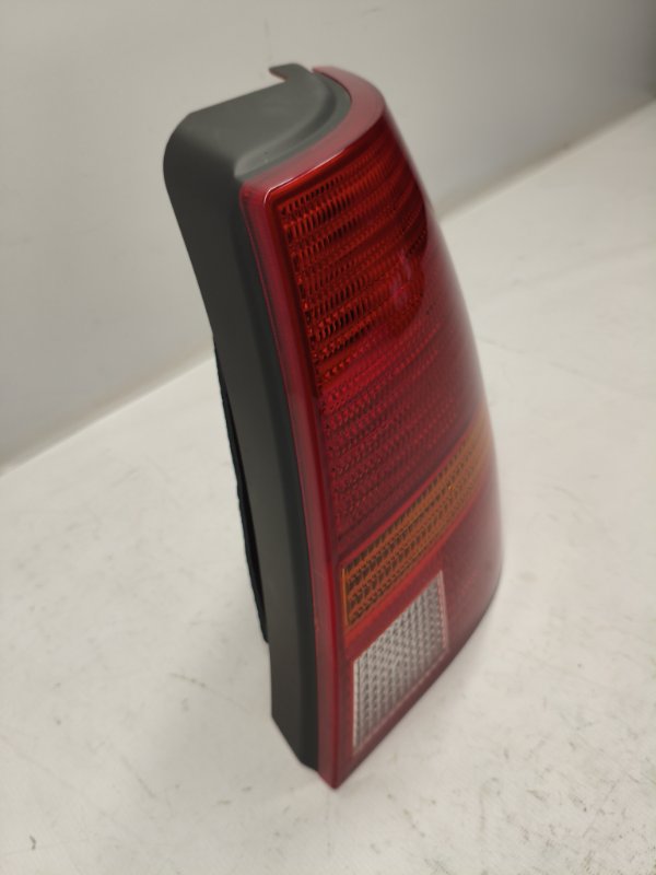 Фонарь стоп-сигнала Volkswagen Golf 1E7 2003 задний правый Фонарь стоп-сигнала Volkswagen Golf 1E7 2003 задний правый