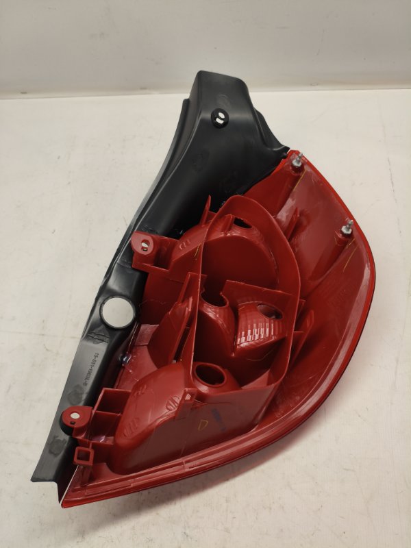 Фонарь стоп-сигнала Renault CLIO BR 2008 задний левый Фонарь стоп-сигнала Renault CLIO BR 2008 задний левый