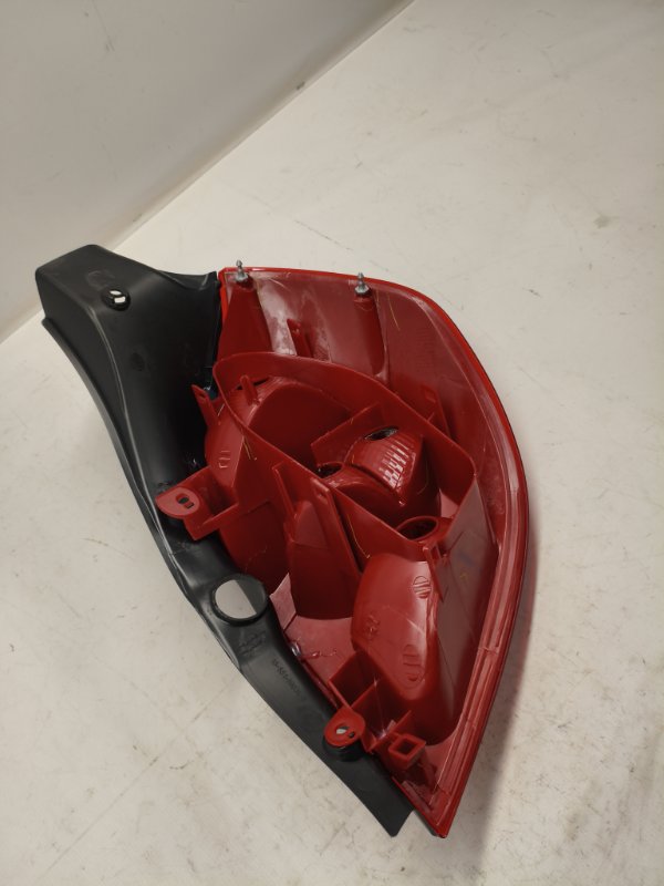 Фонарь стоп-сигнала Renault CLIO BR 2008 задний левый Фонарь стоп-сигнала Renault CLIO BR 2008 задний левый