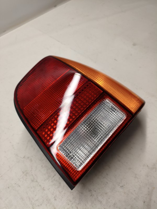 Фонарь стоп-сигнала Volkswagen Polo 6N2 1997 правый Фонарь стоп-сигнала Volkswagen Polo 6N2 1997 правый