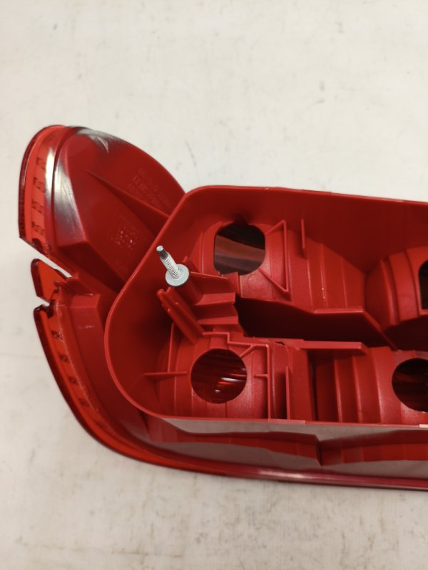 Фонарь стоп-сигнала Peugeot 406 8B 2001 задний правый Фонарь стоп-сигнала Peugeot 406 8B 2001 задний правый