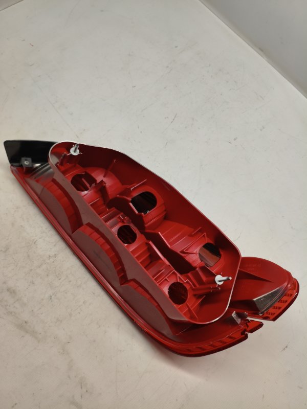 Фонарь стоп-сигнала Peugeot 406 8B 2001 задний левый Фонарь стоп-сигнала Peugeot 406 8B 2001 задний левый