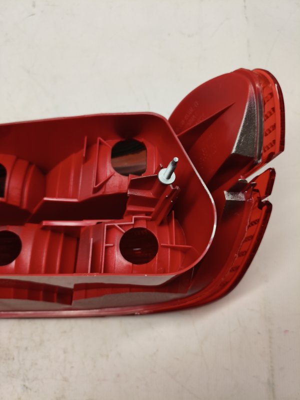 Фонарь стоп-сигнала Peugeot 406 8B 2001 задний левый Фонарь стоп-сигнала Peugeot 406 8B 2001 задний левый