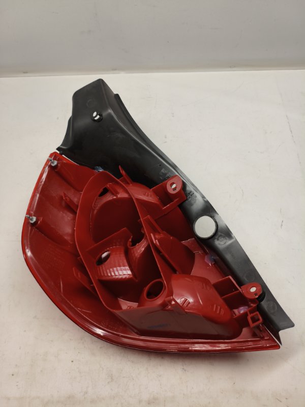 Фонарь стоп-сигнала Renault CLIO BR 2008 задний правый Фонарь стоп-сигнала Renault CLIO BR 2008 задний правый