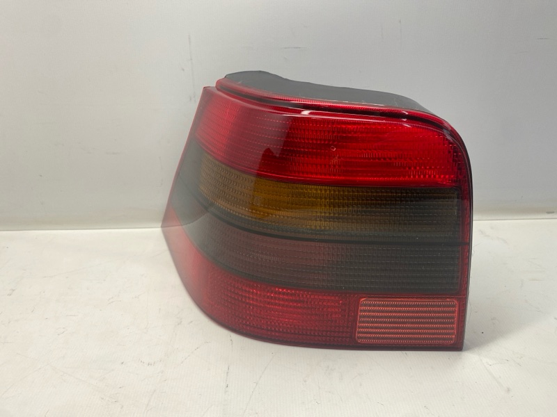 Фонарь стоп-сигнала Volkswagen Golf 1E7 2000 задний левый Фонарь стоп-сигнала Volkswagen Golf 1E7 2000 задний левый