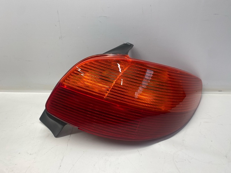 Фонарь стоп-сигнала Peugeot 206 2B 2001 задний правый