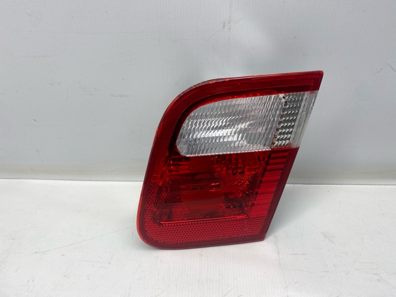 Фонарь стоп-сигнала BMW 3-SERIES E46 2000 задний правый Фонарь стоп-сигнала BMW 3-SERIES E46 2000 задний правый