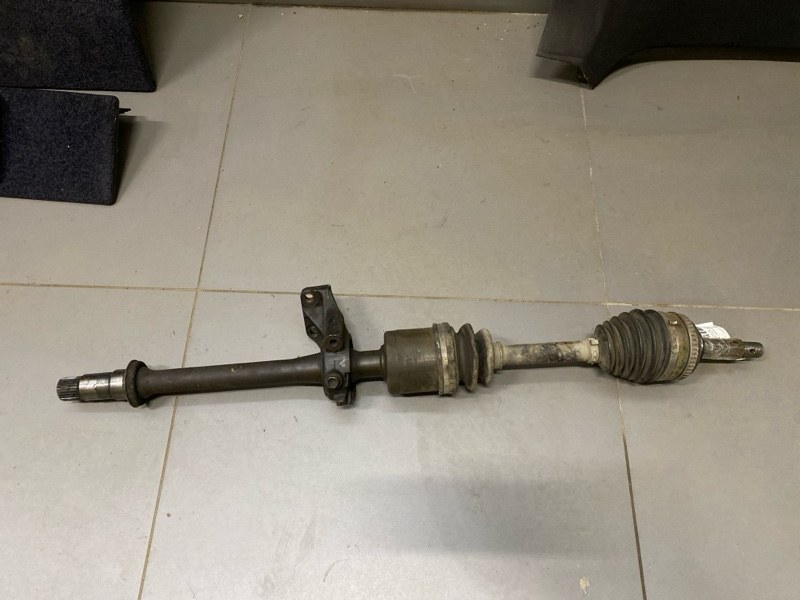 Привод Toyota RAV4 SXA15 3S-FE 1997 передний правый (б/у) Привод Toyota RAV4 SXA15 3S-FE 1997 передний правый (б/у)