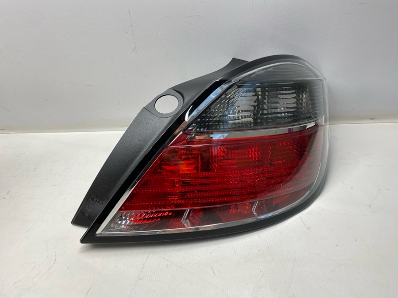 Фонарь стоп-сигнала Opel Astra L35 2010 правый
