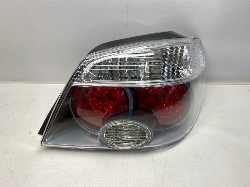 Фонарь стоп-сигнала Mitsubishi Outlander CU2W 2005 правый Фонарь стоп-сигнала Mitsubishi Outlander CU2W 2005 правый