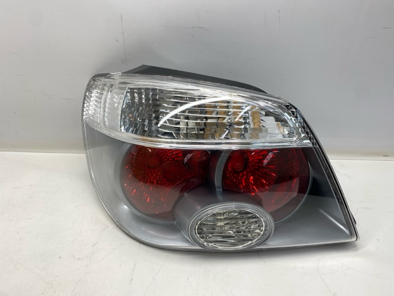 Фонарь стоп-сигнала Mitsubishi Outlander CU2W 2005 левый Фонарь стоп-сигнала Mitsubishi Outlander CU2W 2005 левый