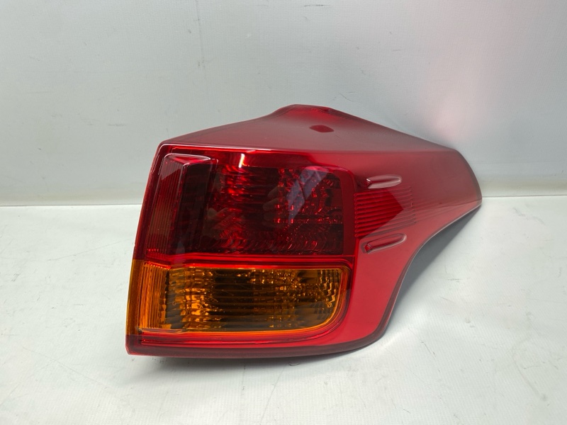 Фонарь стоп-сигнала Toyota RAV4 ASA44 2016 правый Фонарь стоп-сигнала Toyota RAV4 ASA44 2016 правый