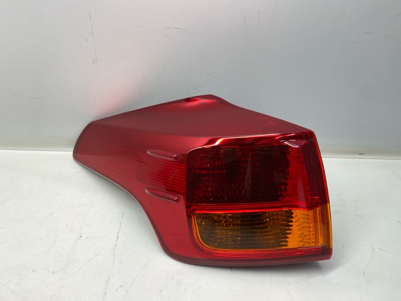 Фонарь стоп-сигнала Toyota RAV4 ASA44 2016 левый Фонарь стоп-сигнала Toyota RAV4 ASA44 2016 левый