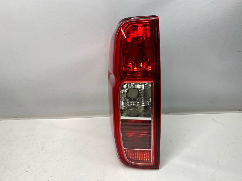 Фонарь стоп-сигнала NISSAN Navara D40 2007 левый Фонарь стоп-сигнала NISSAN Navara D40 2007 левый