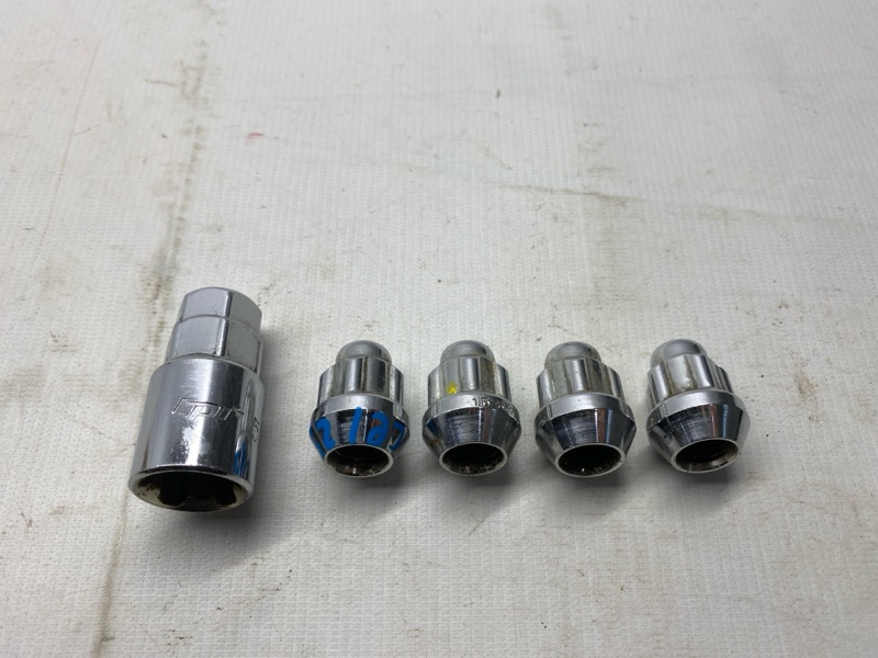 Болт колесный Toyota celica ZZT231 (б/у)