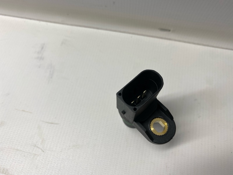 Датчик положения распредвала BMW X5 E53 2001 Датчик положения распредвала BMW X5 E53 2001